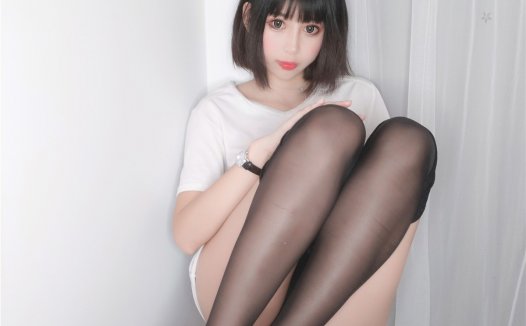 小酥酱  白色T恤 [27P1V-188MB]